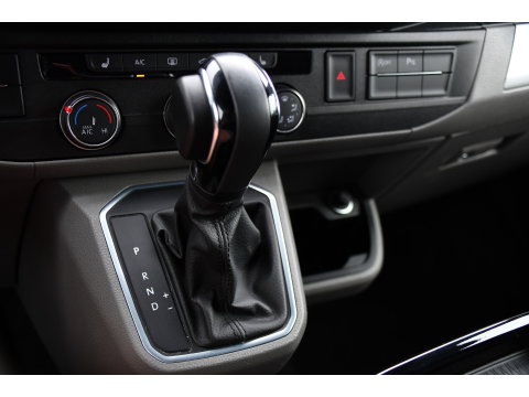 Volkswagen Transporter 2.0 TDI L2H1 28 Bulli Black Edition Virtual, Adaptieve Cruise, Camera, Carlay, LED, Stoelverwarming, Leder, 150pk, Automaat, Uniek!