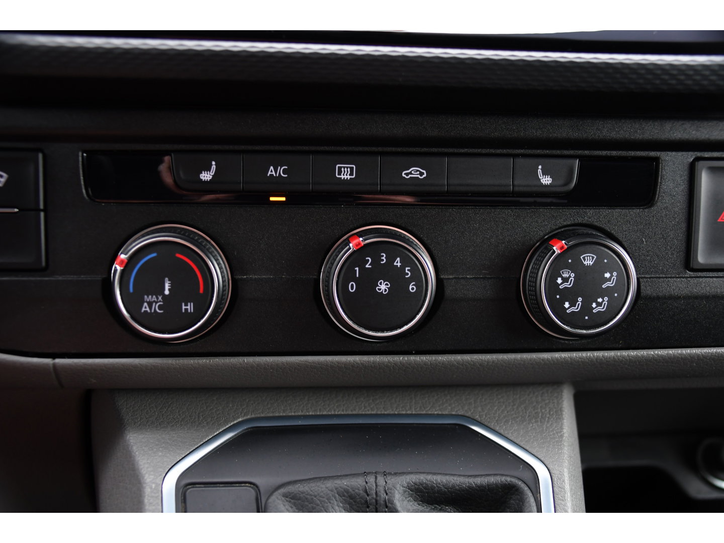 Volkswagen Transporter 2.0 TDI L2H1 28 Bulli Black Edition Virtual, Adaptieve Cruise, Camera, Carlay, LED, Stoelverwarming, Leder, 150pk, Automaat, Uniek!