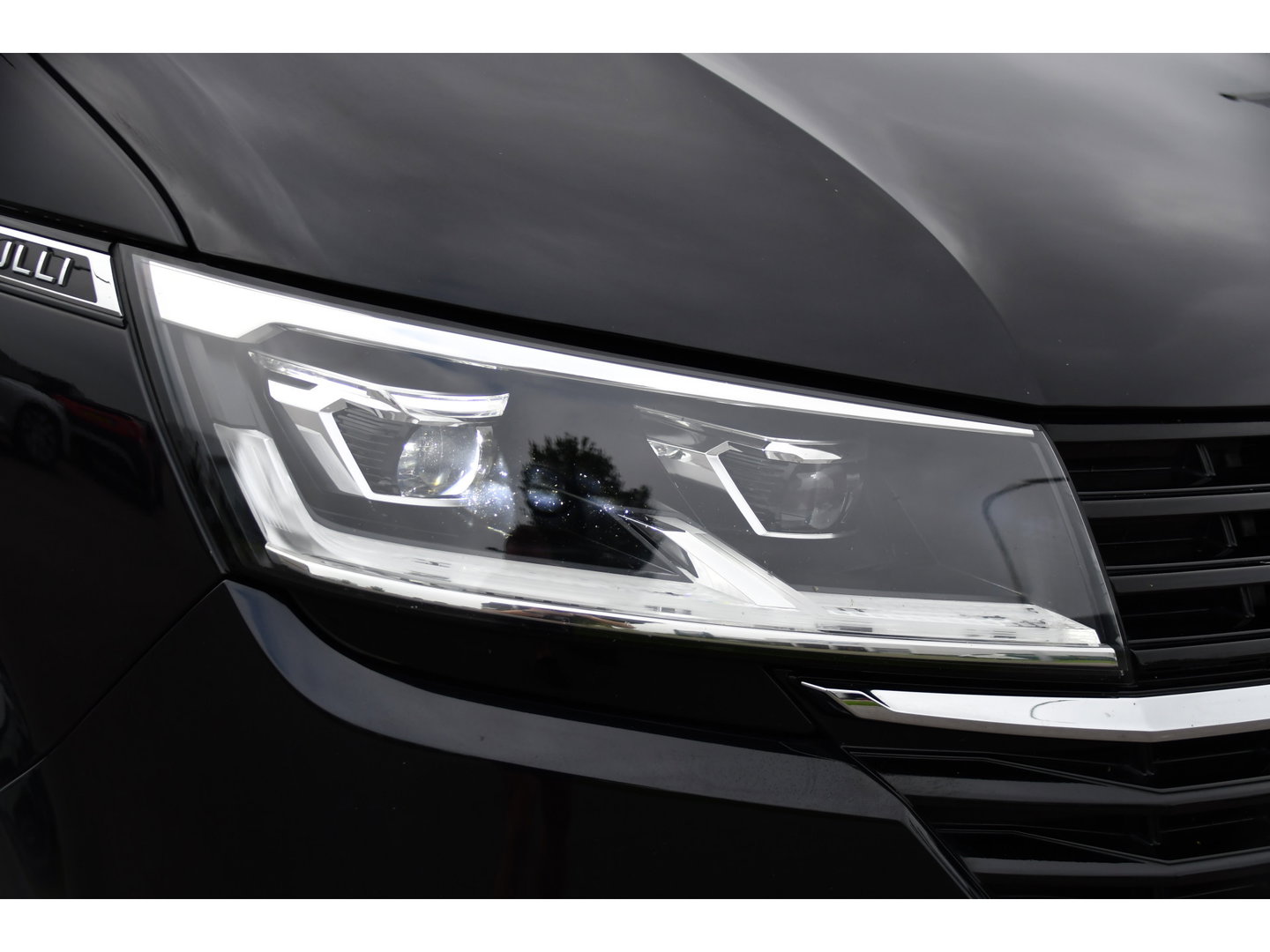 Volkswagen Transporter 2.0 TDI L2H1 28 Bulli Black Edition Virtual, Adaptieve Cruise, Camera, Carlay, LED, Stoelverwarming, Leder, 150pk, Automaat, Uniek!