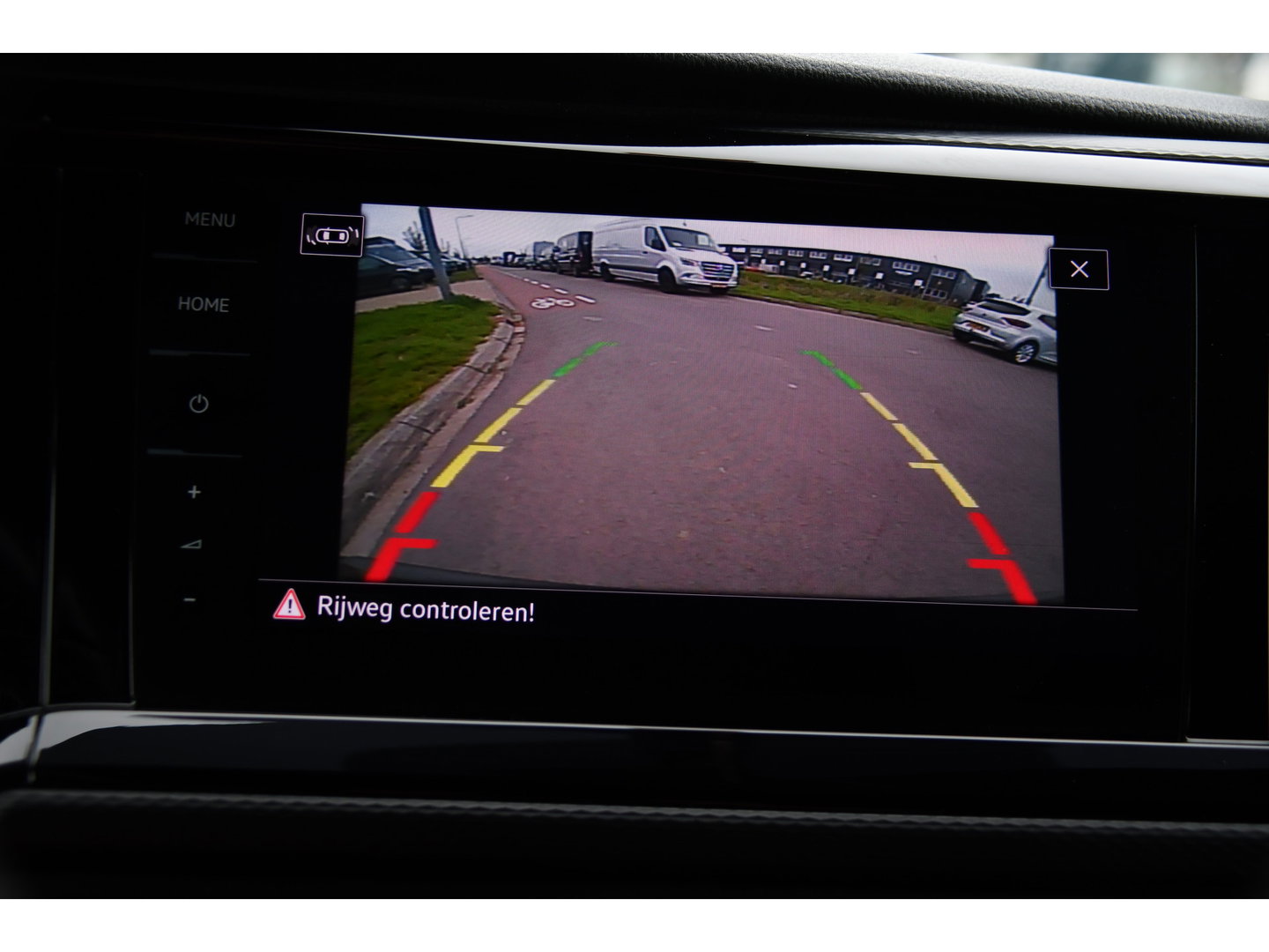 Volkswagen Transporter 2.0 TDI L2H1 28 Bulli Black Edition Virtual, Adaptieve Cruise, Camera, Carlay, LED, Stoelverwarming, Leder, 150pk, Automaat, Uniek!