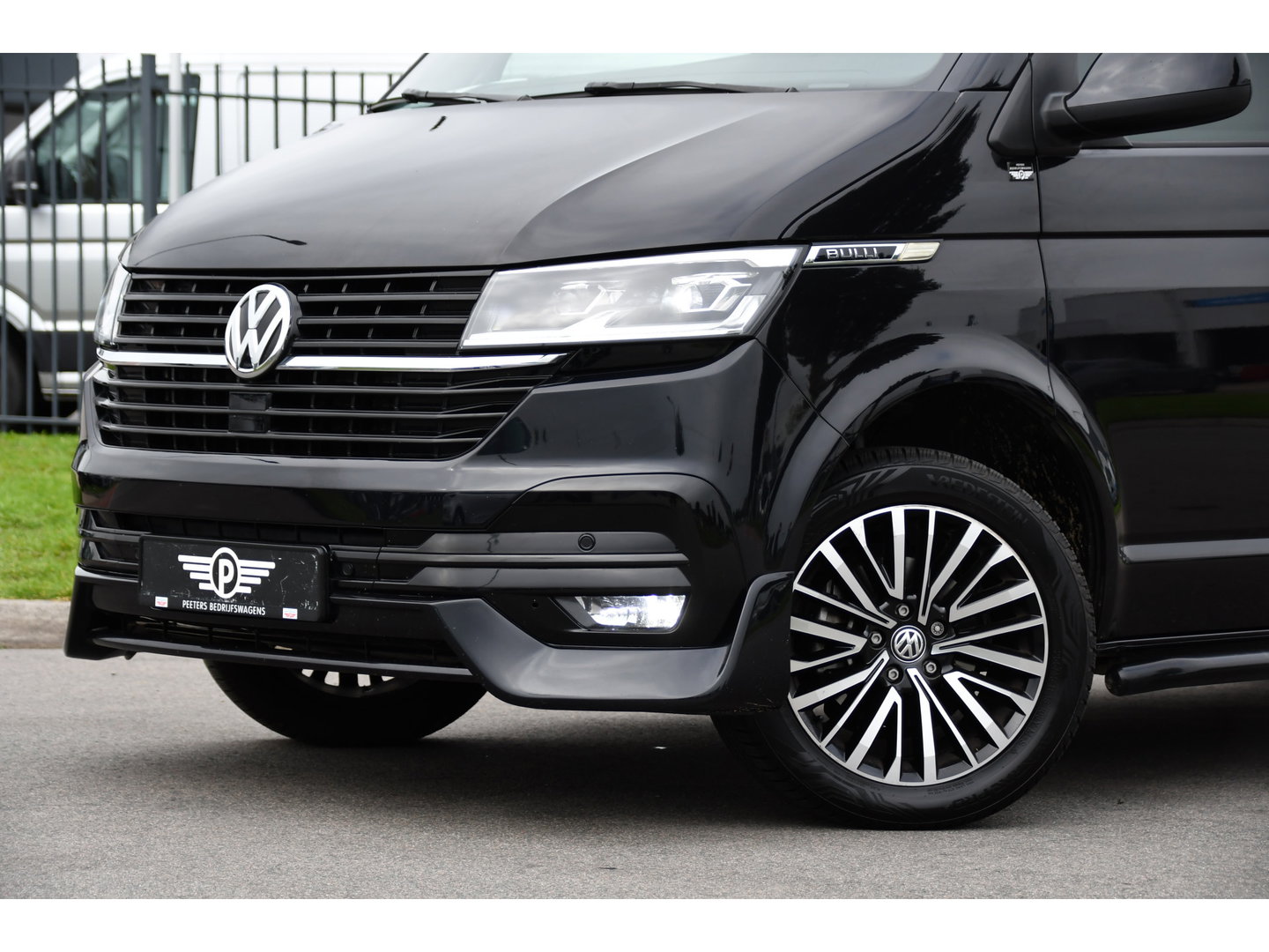 Volkswagen Transporter 2.0 TDI L2H1 28 Bulli Black Edition Virtual, Adaptieve Cruise, Camera, Carlay, LED, Stoelverwarming, Leder, 150pk, Automaat, Uniek!