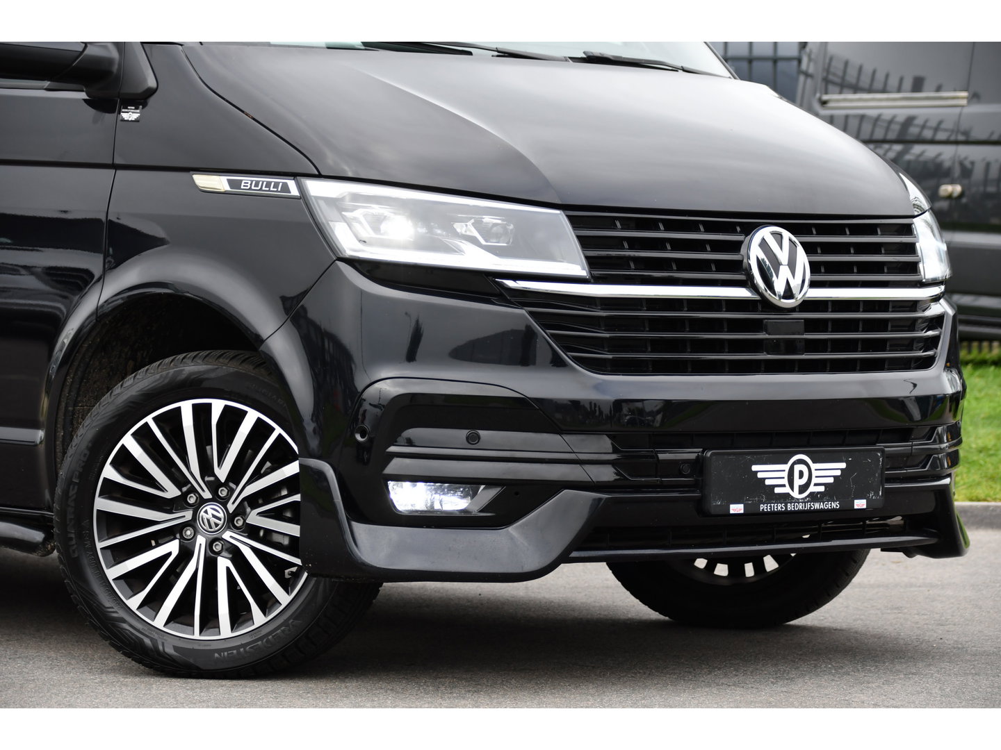 Volkswagen Transporter 2.0 TDI L2H1 28 Bulli Black Edition Virtual, Adaptieve Cruise, Camera, Carlay, LED, Stoelverwarming, Leder, 150pk, Automaat, Uniek!
