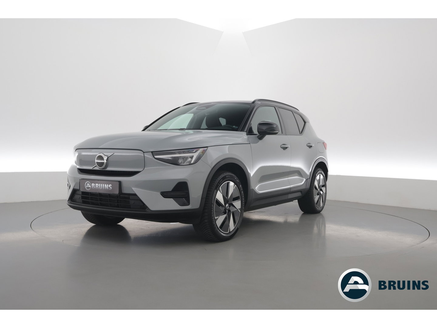 Volvo XC40 Recharge Twin Plus 82 kWh | 535 WLTP | Trekhaak | Stoel + stuurverwarming |