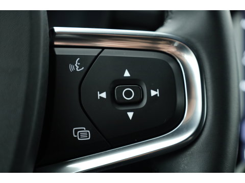 Volvo XC40 Recharge Twin Plus 82 kWh | 535 WLTP | Trekhaak | Stoel + stuurverwarming |