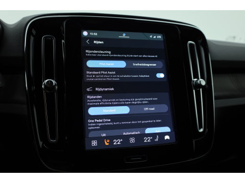 Volvo XC40 Recharge Twin Plus 82 kWh | 535 WLTP | Trekhaak | Stoel + stuurverwarming |