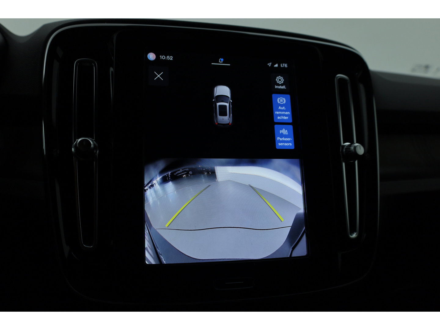Volvo XC40 Recharge Twin Plus 82 kWh | 535 WLTP | Trekhaak | Stoel + stuurverwarming |
