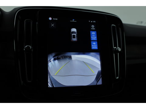 Volvo XC40 Recharge Twin Plus 82 kWh | 535 WLTP | Trekhaak | Stoel + stuurverwarming |