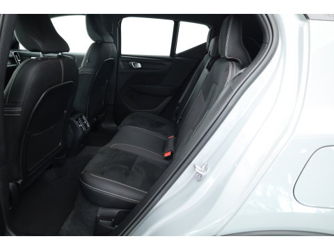 Volvo XC40 Recharge Twin Plus 82 kWh | 535 WLTP | Trekhaak | Stoel + stuurverwarming |