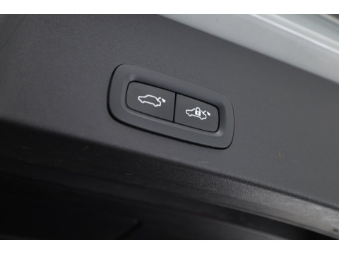 Volvo XC40 Recharge Twin Plus 82 kWh | 535 WLTP | Trekhaak | Stoel + stuurverwarming |