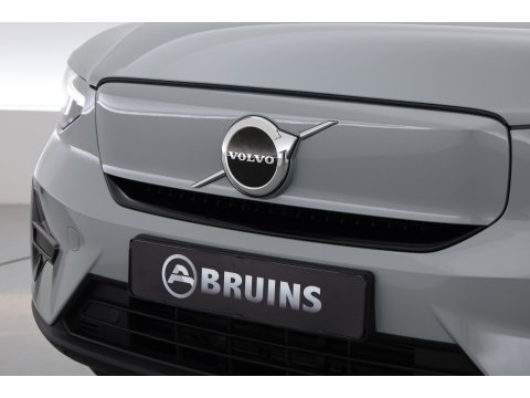 Volvo XC40 Recharge Twin Plus 82 kWh | 535 WLTP | Trekhaak | Stoel + stuurverwarming |