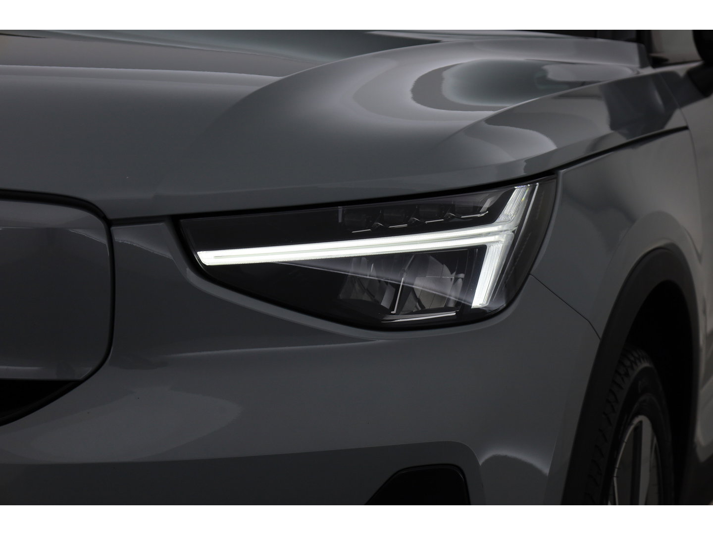 Volvo XC40 Recharge Twin Plus 82 kWh | 535 WLTP | Trekhaak | Stoel + stuurverwarming |