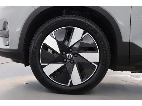 Volvo XC40 Recharge Twin Plus 82 kWh | 535 WLTP | Trekhaak | Stoel + stuurverwarming |