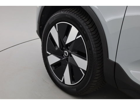 Volvo XC40 Recharge Twin Plus 82 kWh | 535 WLTP | Trekhaak | Stoel + stuurverwarming |