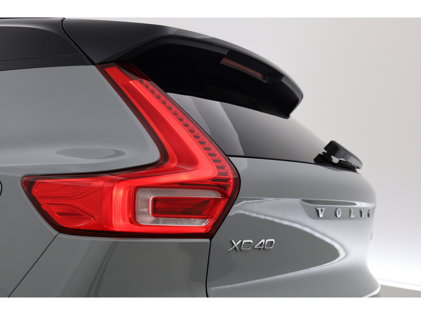 Volvo XC40 Recharge Twin Plus 82 kWh | 535 WLTP | Trekhaak | Stoel + stuurverwarming |