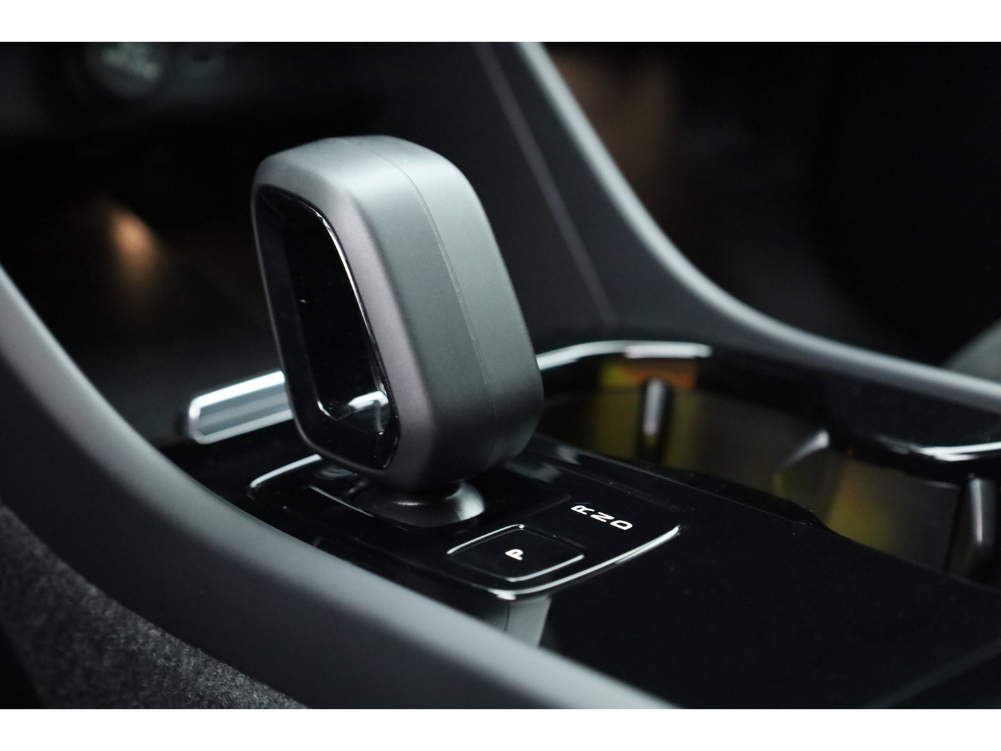 Volvo XC40 Recharge Twin Plus 82 kWh | 535 WLTP | Trekhaak | Stoel + stuurverwarming |