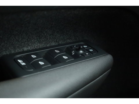 Volvo XC40 Recharge Twin Plus 82 kWh | 535 WLTP | Trekhaak | Stoel + stuurverwarming |