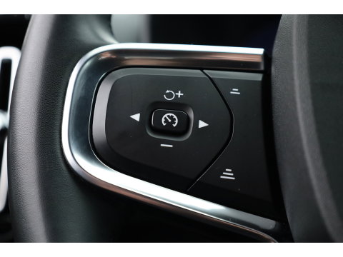 Volvo XC40 Recharge Twin Plus 82 kWh | 535 WLTP | Trekhaak | Stoel + stuurverwarming |