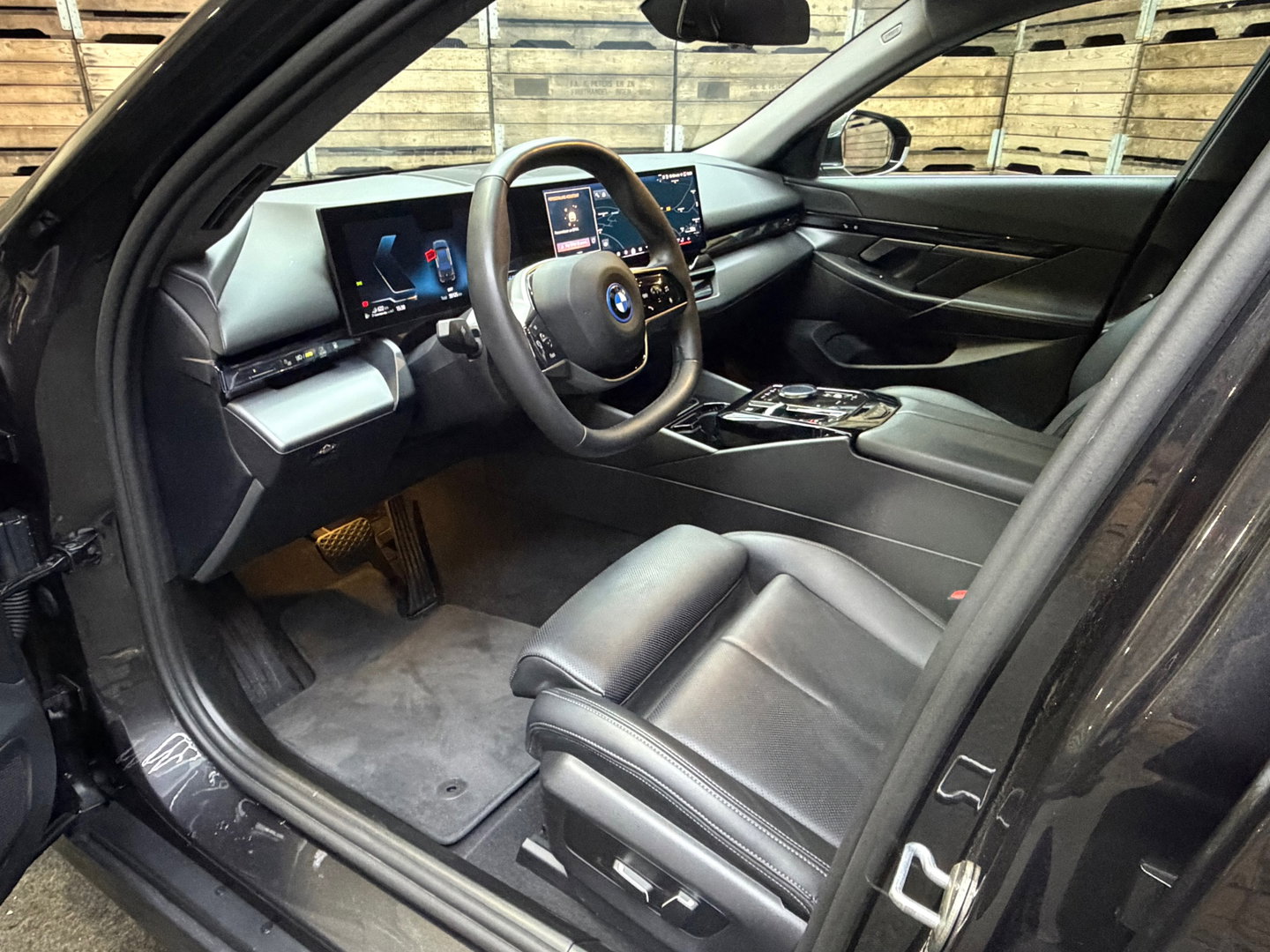 BMW 5 Serie 550e xDrive Leder Clima LED Camera Carplay 19"LM