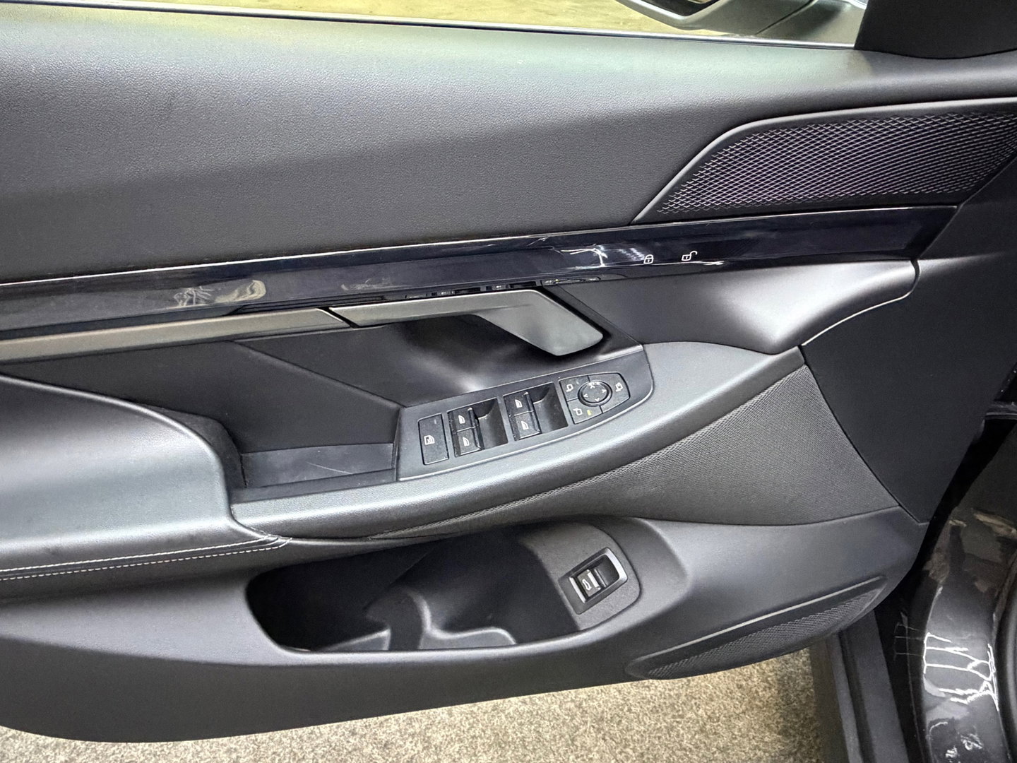 BMW 5 Serie 550e xDrive Leder Clima LED Camera Carplay 19"LM