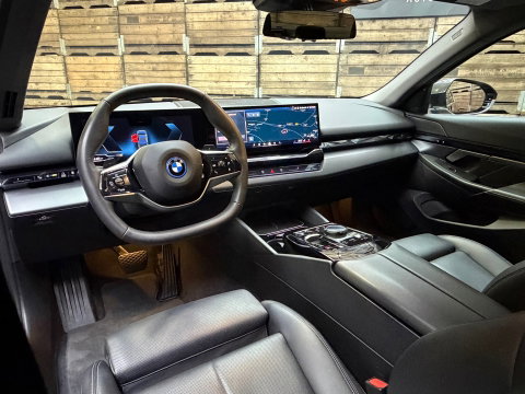 BMW 5 Serie 550e xDrive Leder Clima LED Camera Carplay 19"LM