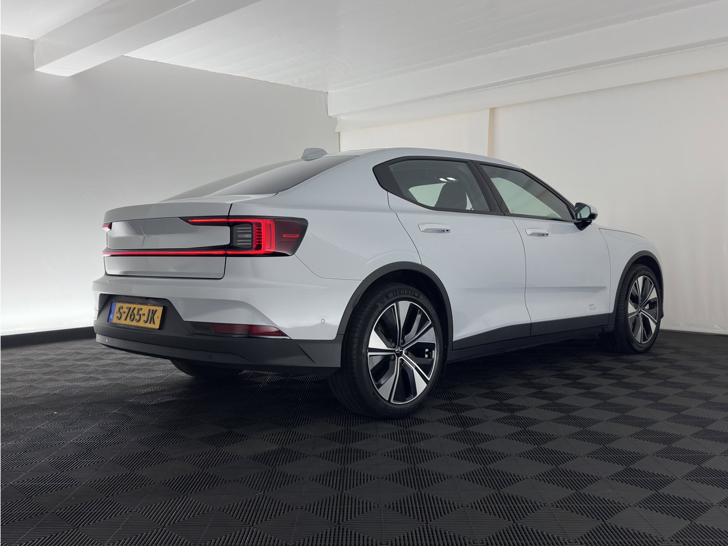 Polestar 2 Standard Range Single Motor 69 kWh [3-Fase-11kW] {SOH-90%} (INCL-BTW) Aut. *PANO | FULL-LED | MEMORY-PACK | CAMERA | KEYLESS | LANE-ASSIST | DIGI-COCKPIT | CARPLAY | DAB+ | HEATED-COMFORTSEATS | CRUISE | TOWBAR | 19''ALU*