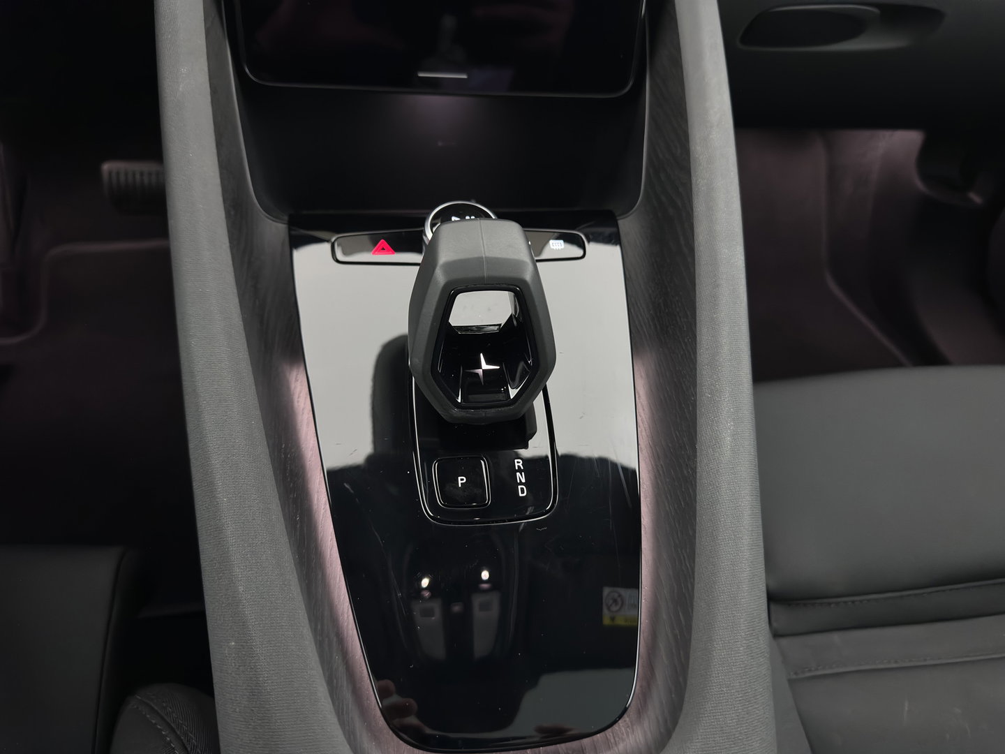 Polestar 2 Standard Range Single Motor 69 kWh [3-Fase-11kW] {SOH-90%} (INCL-BTW) Aut. *PANO | FULL-LED | MEMORY-PACK | CAMERA | KEYLESS | LANE-ASSIST | DIGI-COCKPIT | CARPLAY | DAB+ | HEATED-COMFORTSEATS | CRUISE | TOWBAR | 19''ALU*