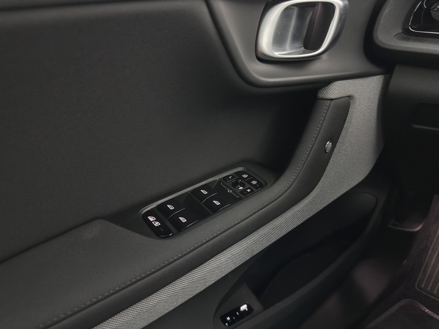 Polestar 2 Standard Range Single Motor 69 kWh [3-Fase-11kW] {SOH-90%} (INCL-BTW) Aut. *PANO | FULL-LED | MEMORY-PACK | CAMERA | KEYLESS | LANE-ASSIST | DIGI-COCKPIT | CARPLAY | DAB+ | HEATED-COMFORTSEATS | CRUISE | TOWBAR | 19''ALU*