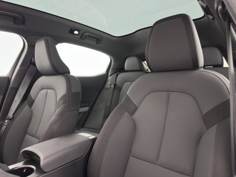 Polestar 2 Standard Range Single Motor 69 kWh [3-Fase-11kW] {SOH-90%} (INCL-BTW) Aut. *PANO | FULL-LED | MEMORY-PACK | CAMERA | KEYLESS | LANE-ASSIST | DIGI-COCKPIT | CARPLAY | DAB+ | HEATED-COMFORTSEATS | CRUISE | TOWBAR | 19''ALU*