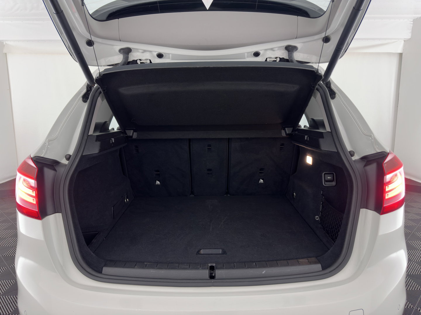 BMW 2 Serie Active Tourer 218d *LEATHER | FULL-LED | HEATED-SPORTSEATS | KEYLESS | NAVI-FULLMAP | PRIVACY-GLASS | ECC | PDC | CRUISE | 17''ALU | TOWBAR*