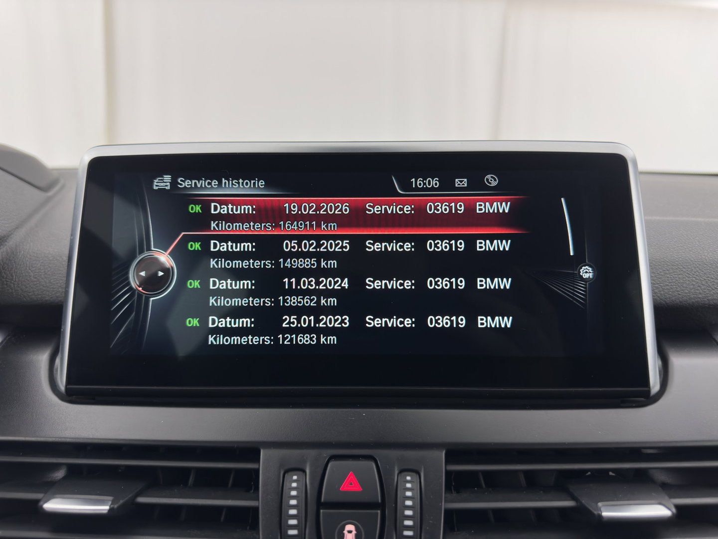 BMW 2 Serie Active Tourer 218d *LEATHER | FULL-LED | HEATED-SPORTSEATS | KEYLESS | NAVI-FULLMAP | PRIVACY-GLASS | ECC | PDC | CRUISE | 17''ALU | TOWBAR*
