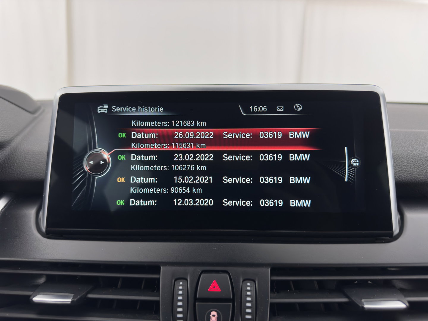 BMW 2 Serie Active Tourer 218d *LEATHER | FULL-LED | HEATED-SPORTSEATS | KEYLESS | NAVI-FULLMAP | PRIVACY-GLASS | ECC | PDC | CRUISE | 17''ALU | TOWBAR*