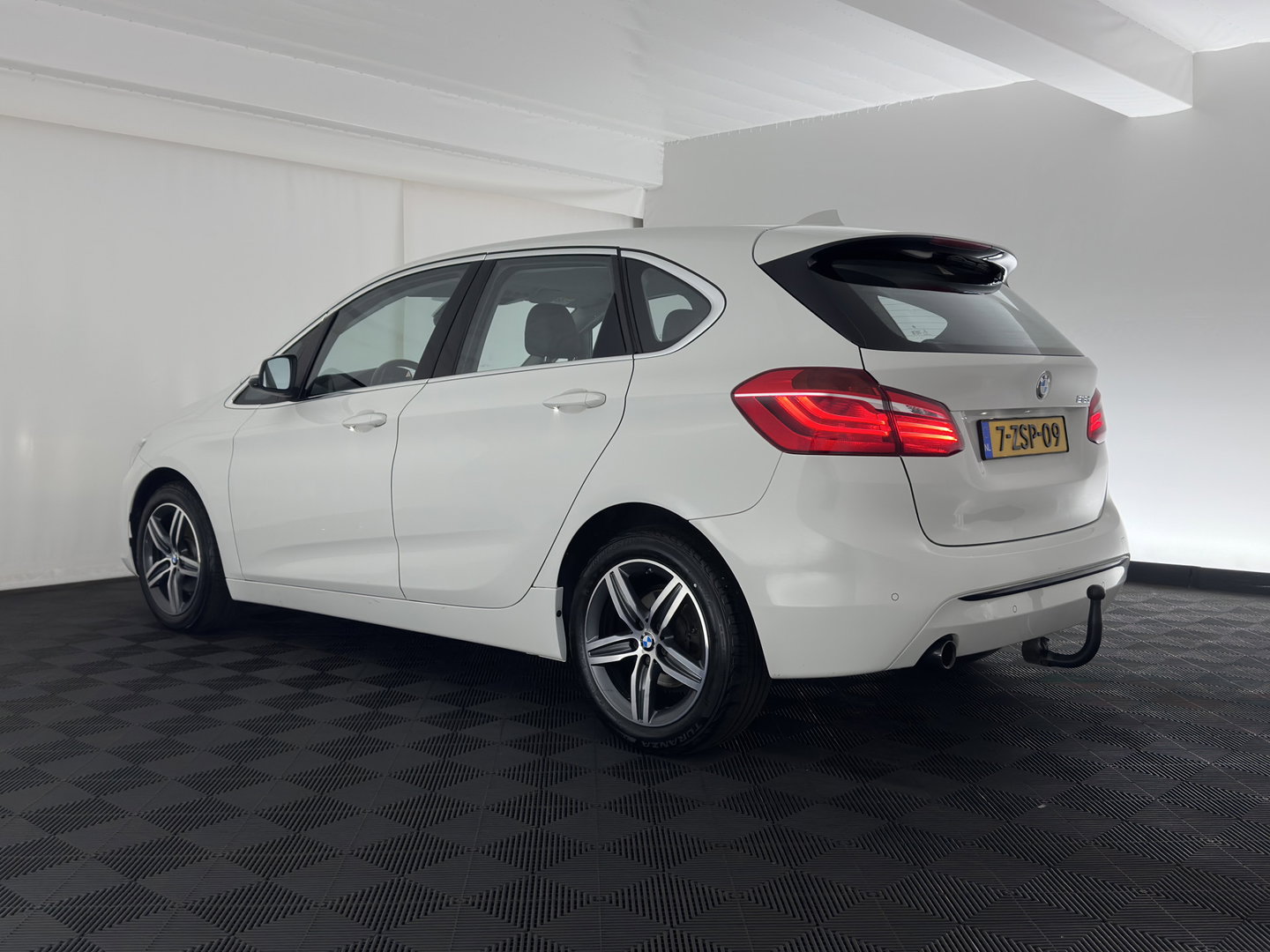 BMW 2 Serie Active Tourer 218d *LEATHER | FULL-LED | HEATED-SPORTSEATS | KEYLESS | NAVI-FULLMAP | PRIVACY-GLASS | ECC | PDC | CRUISE | 17''ALU | TOWBAR*