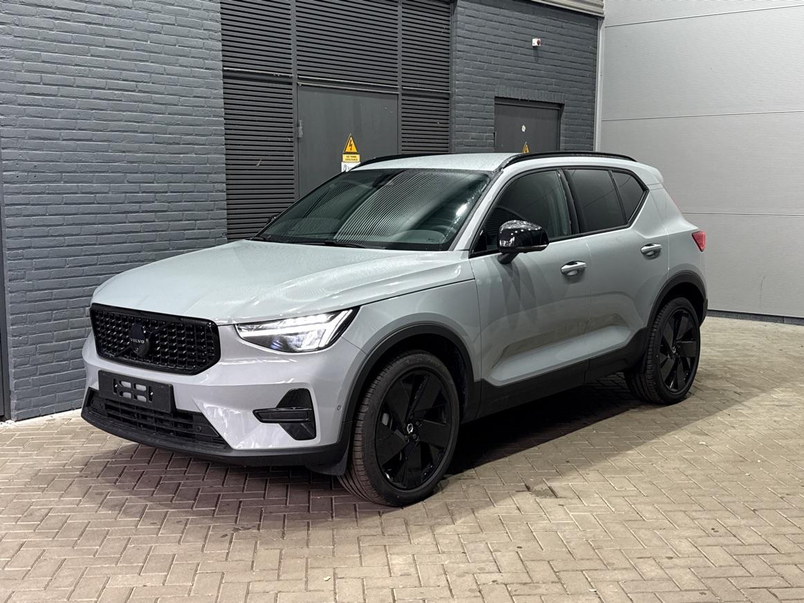 Volvo XC40 2.0 B3 Plus Black Edition | Harman/Kardon | BLIS | 360° Camera | Pilot Assist | Stoel+Stuurverwarming | Memory | ACC | 20 Inch