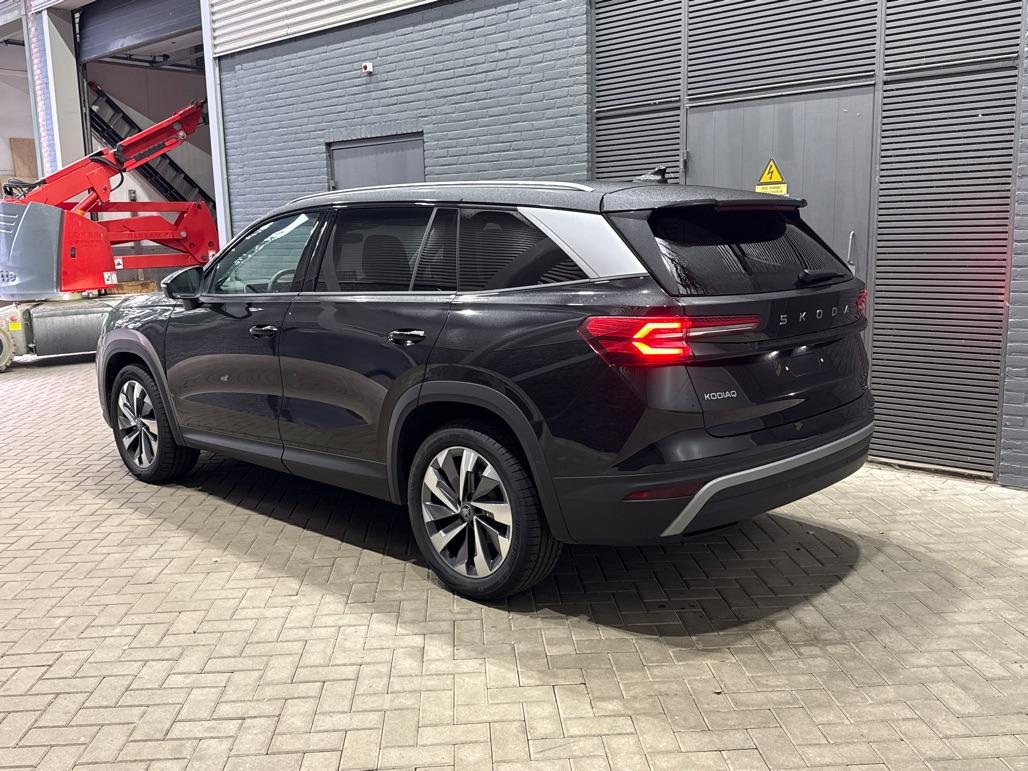 Škoda Kodiaq 1.5 TSI MHEV Business Edition Plus | 7 persoons | ACC | Camera | BLIS | Stoel+Stuurverwarming | Memory | Getint glas | Keyless | 19 Inch