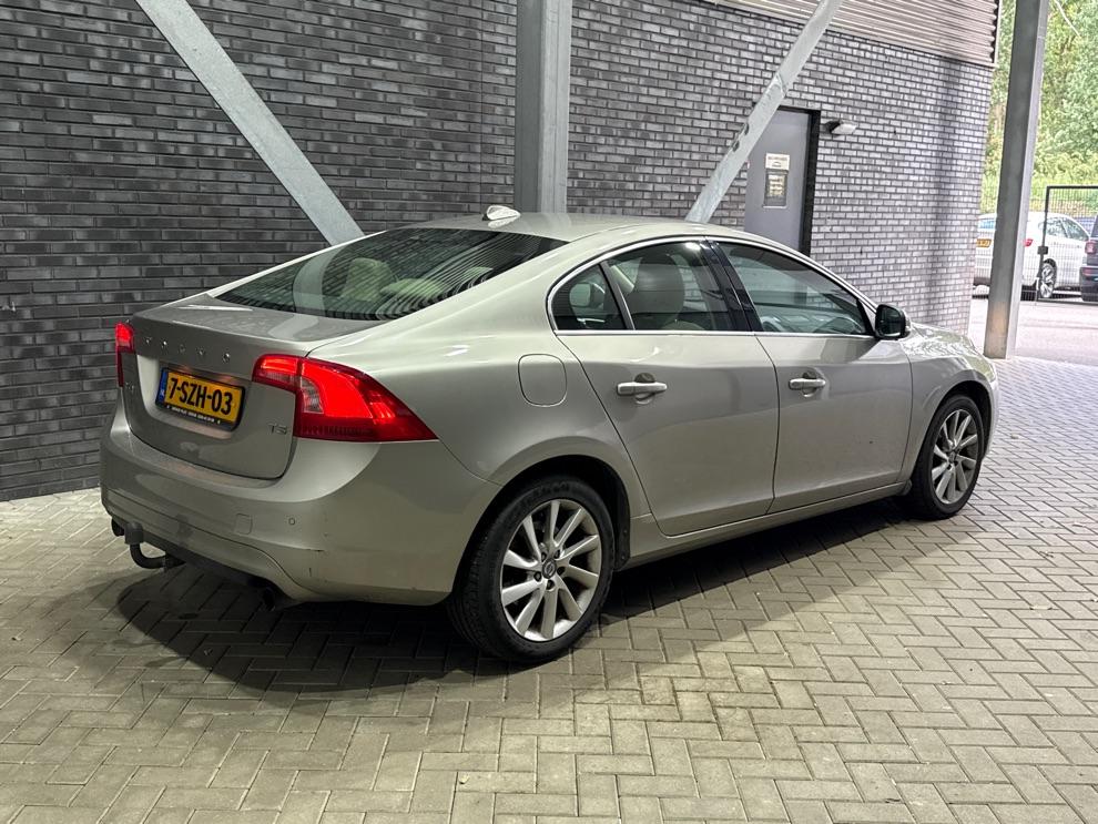 Volvo S60 1.6 T3 Momentum | Trekhaak | Cruise Control | Leder | Navigatie | PDC Voor+Achter | Climate Control | LED