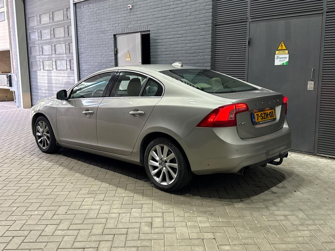 Volvo S60 1.6 T3 Momentum | Trekhaak | Cruise Control | Leder | Navigatie | PDC Voor+Achter | Climate Control | LED