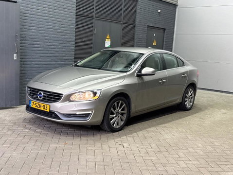 Volvo S60 1.6 T3 Momentum | Trekhaak | Cruise Control | Leder | Navigatie | PDC Voor+Achter | Climate Control | LED