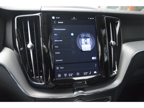 Volvo XC60 T6 Hybride AWD Long Range | Panoramadak | BLIS | Camera | Stoel + Stuur Verwarmd |