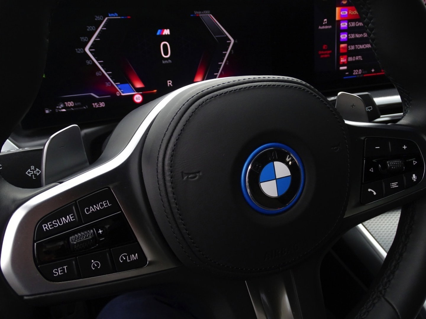 BMW 3 Serie Touring 330e 292PK X-Drive M-Sport / pano / 2022 / Brooklyn / LED