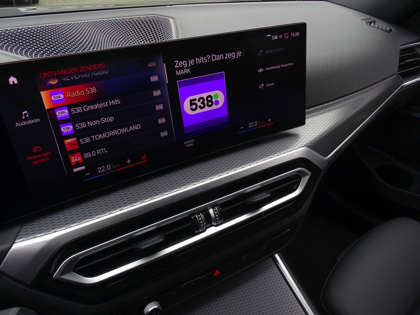 BMW 3 Serie Touring 330e 292PK X-Drive M-Sport / pano / 2022 / Brooklyn / LED