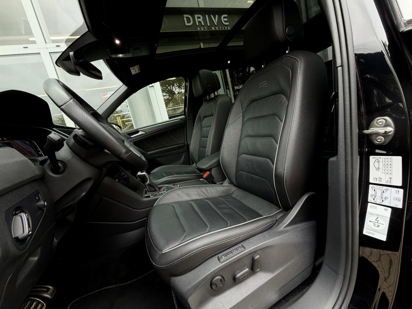Volkswagen Tiguan 1.4 TSI eHybrid R-Line Business+ Black Style |Pano|Leer|Memory|ACC|Winter|HUD|IQ|Trekhaak|20"