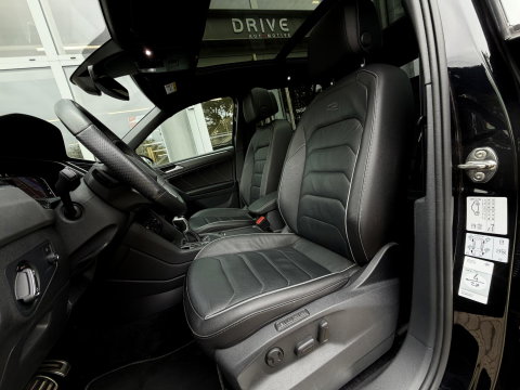 Volkswagen Tiguan 1.4 TSI eHybrid R-Line Business+ Black Style |Pano|Leer|Memory|ACC|Winter|HUD|IQ|Trekhaak|20"