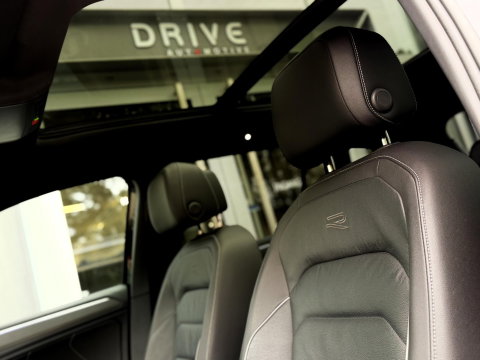 Volkswagen Tiguan 1.4 TSI eHybrid R-Line Business+ Black Style |Pano|Leer|Memory|ACC|Winter|HUD|IQ|Trekhaak|20"
