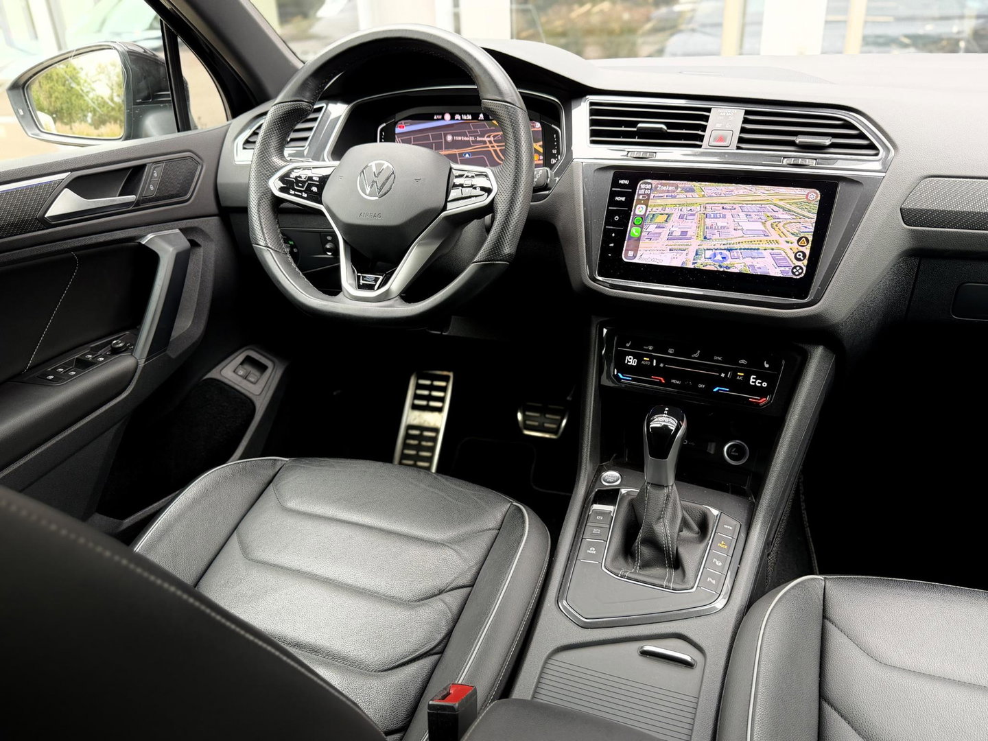 Volkswagen Tiguan 1.4 TSI eHybrid R-Line Business+ Black Style |Pano|Leer|Memory|ACC|Winter|HUD|IQ|Trekhaak|20"