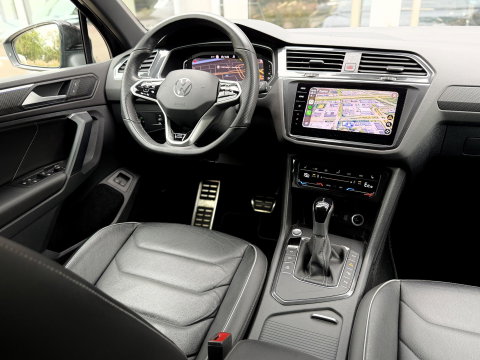 Volkswagen Tiguan 1.4 TSI eHybrid R-Line Business+ Black Style |Pano|Leer|Memory|ACC|Winter|HUD|IQ|Trekhaak|20"