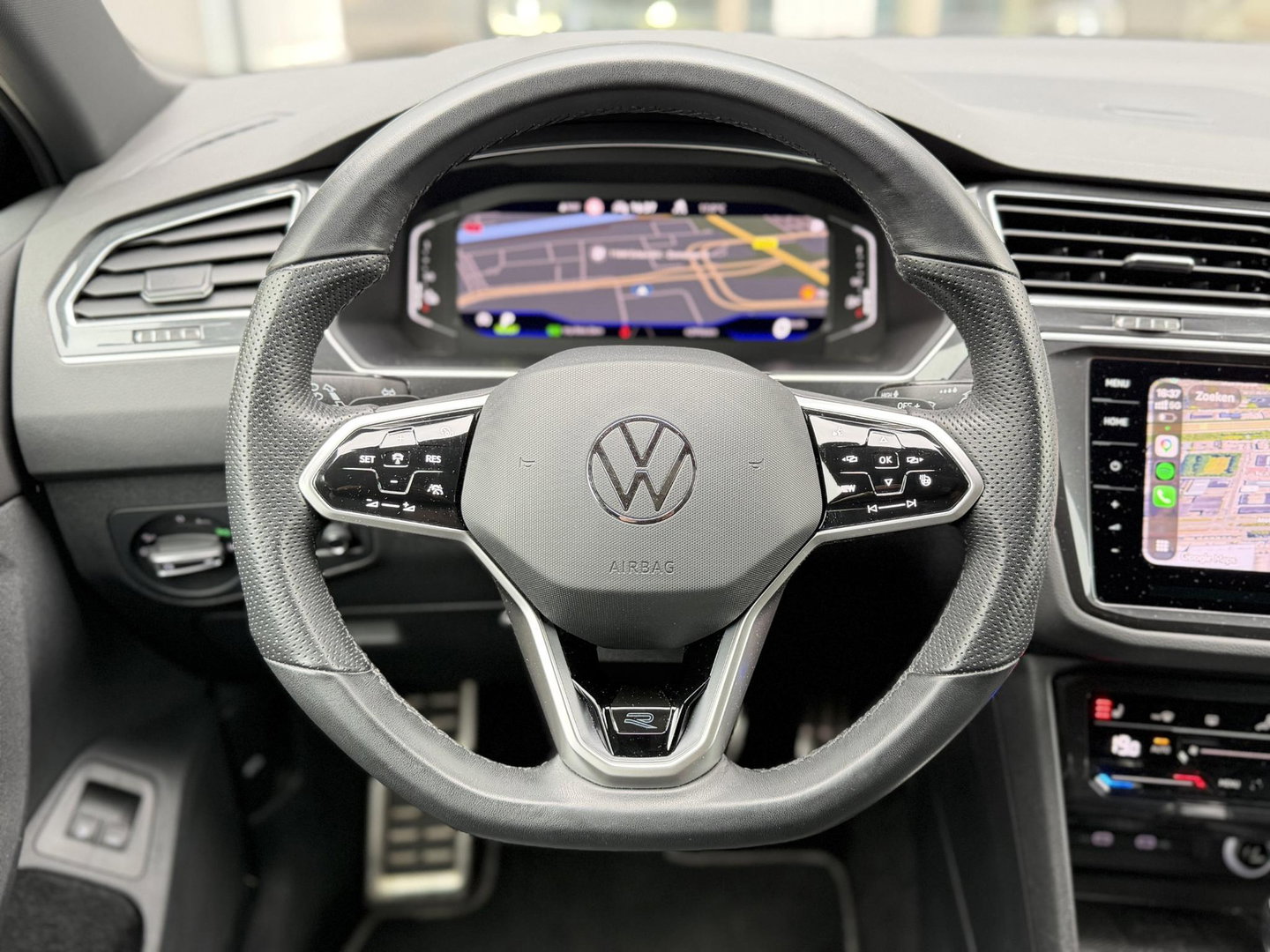 Volkswagen Tiguan 1.4 TSI eHybrid R-Line Business+ Black Style |Pano|Leer|Memory|ACC|Winter|HUD|IQ|Trekhaak|20"