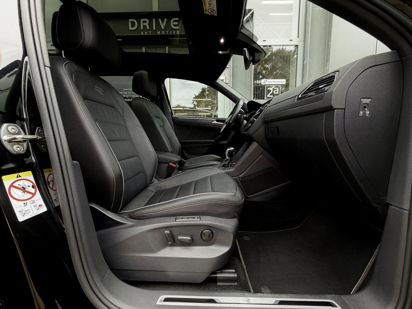 Volkswagen Tiguan 1.4 TSI eHybrid R-Line Business+ Black Style |Pano|Leer|Memory|ACC|Winter|HUD|IQ|Trekhaak|20"