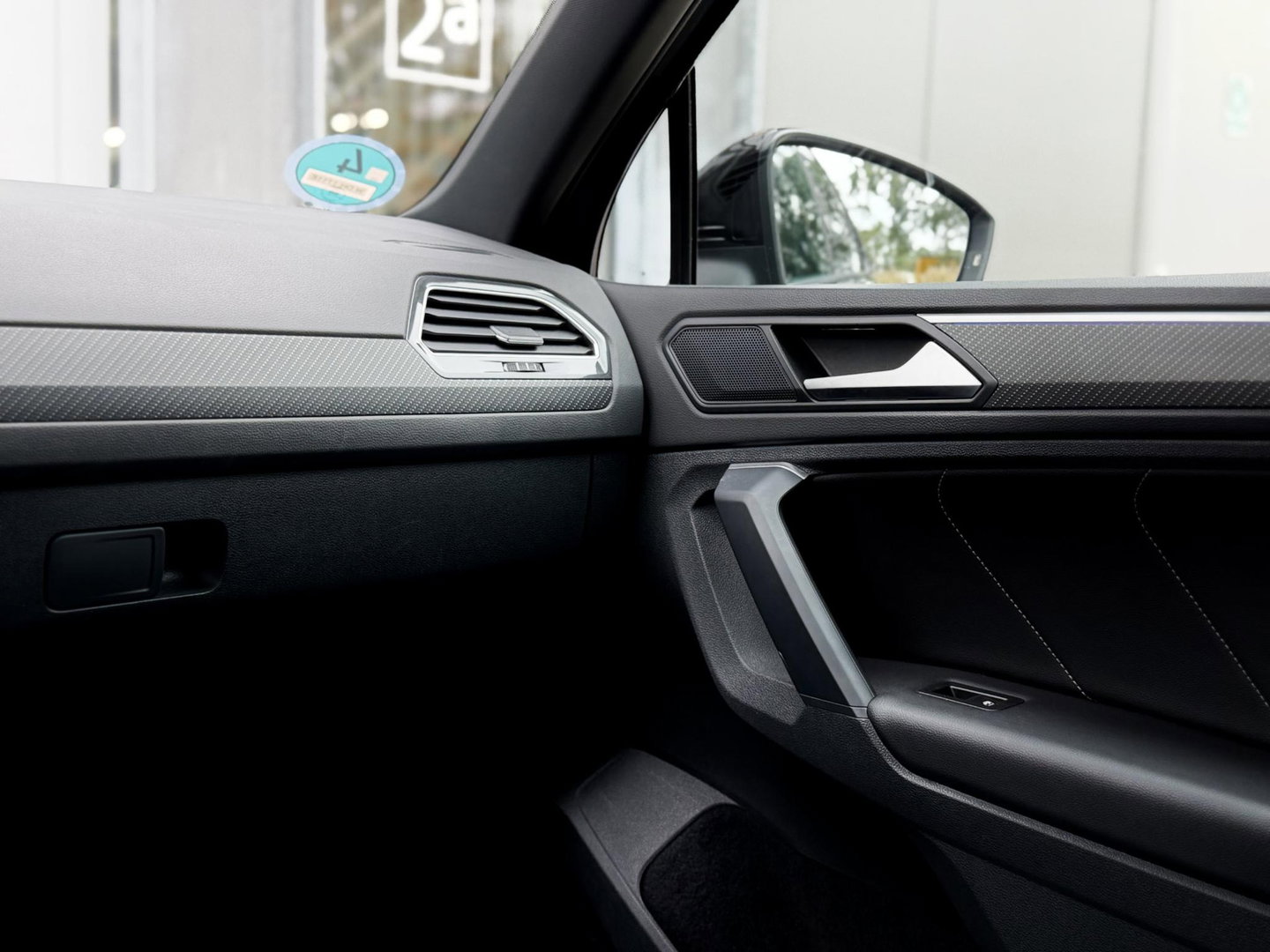 Volkswagen Tiguan 1.4 TSI eHybrid R-Line Business+ Black Style |Pano|Leer|Memory|ACC|Winter|HUD|IQ|Trekhaak|20"