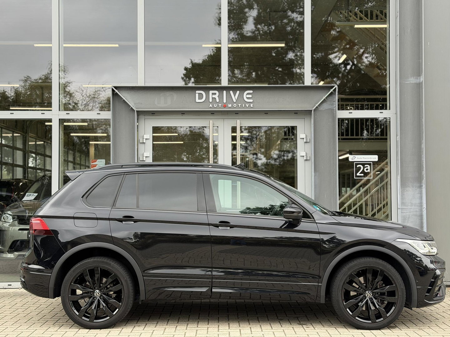Volkswagen Tiguan 1.4 TSI eHybrid R-Line Business+ Black Style |Pano|Leer|Memory|ACC|Winter|HUD|IQ|Trekhaak|20"