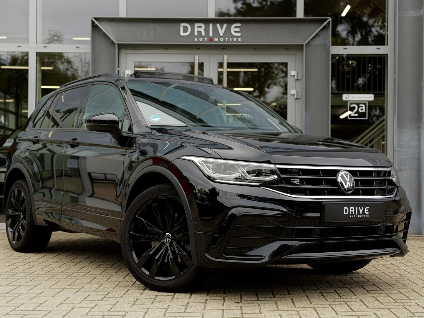 Volkswagen Tiguan 1.4 TSI eHybrid R-Line Business+ Black Style |Pano|Leer|Memory|ACC|Winter|HUD|IQ|Trekhaak|20"